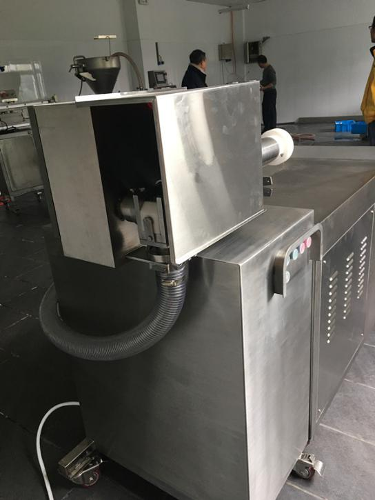 https://www.bossinmachinery.com/Sausage Smokehouse one door two trolley